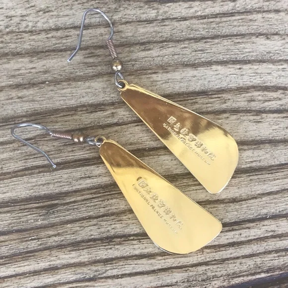 National Palace Museum Earrings Shield Drop Enamel Asian Art Motif Gold Tone - Picture 3 of 4